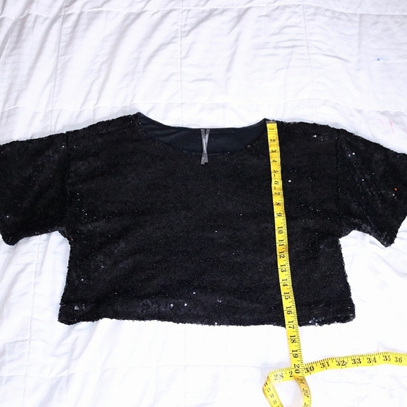 ANTHROPOLOGIE Sequin Cropped Tee, pullover styling, black, Small - Picture 5 of 9